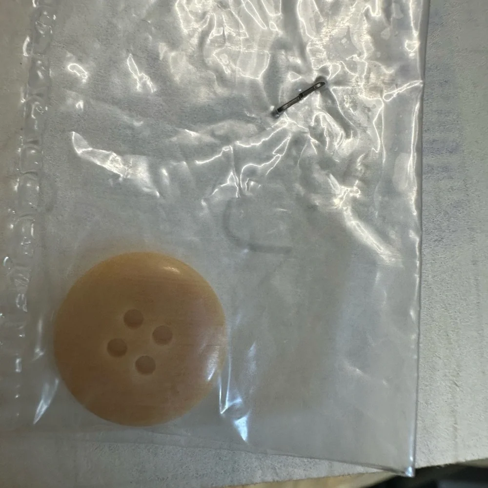 Giorgio Armani Elegant Cream Blazer - Picture 10 of 15